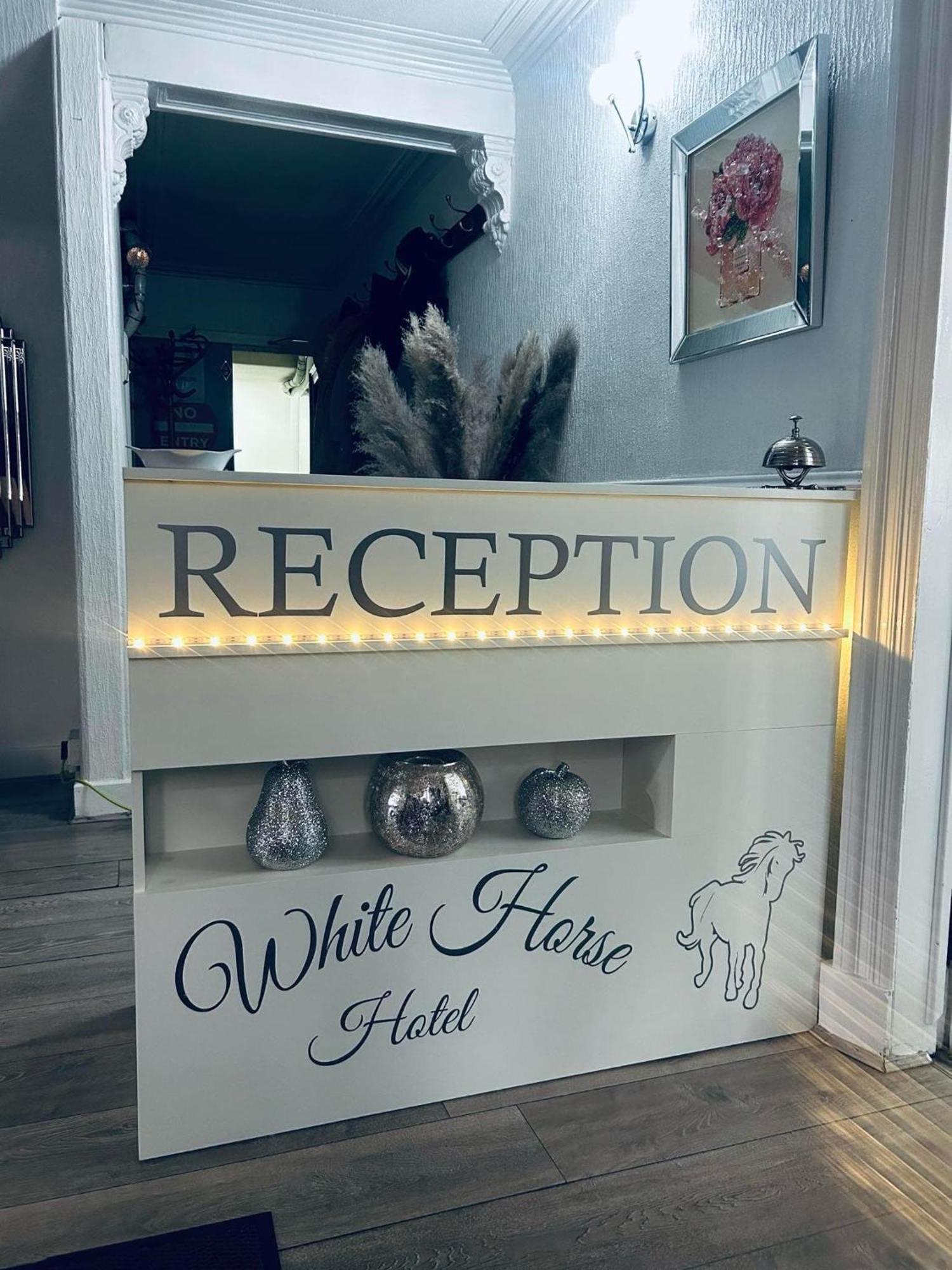 White Horse Hotel Strichen Екстериор снимка